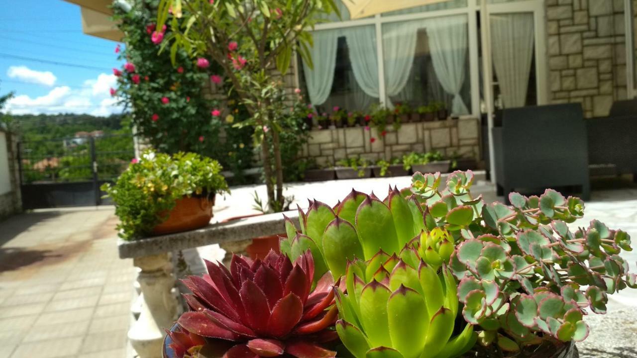 Mania Guest House كالوفر المظهر الخارجي الصورة